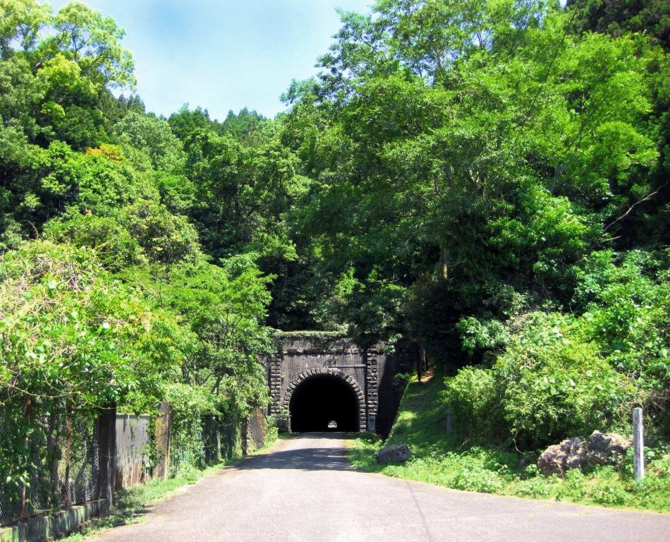 トンネル